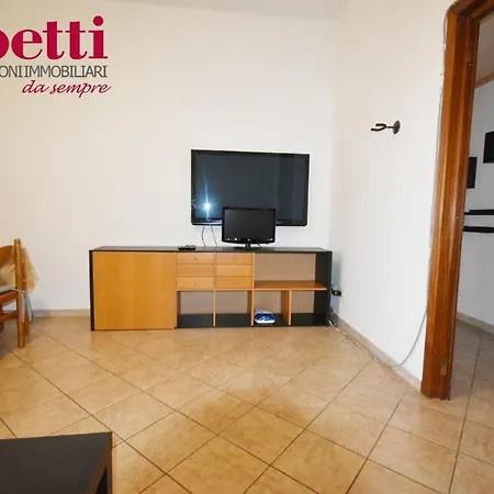Via Fontana 8 *